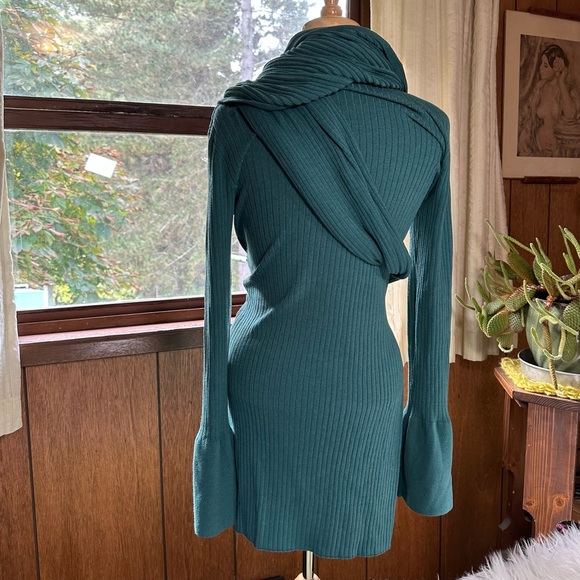 Free People • Carine Dark Green Tunic Sweater in Jaded - Picture 12 of 16